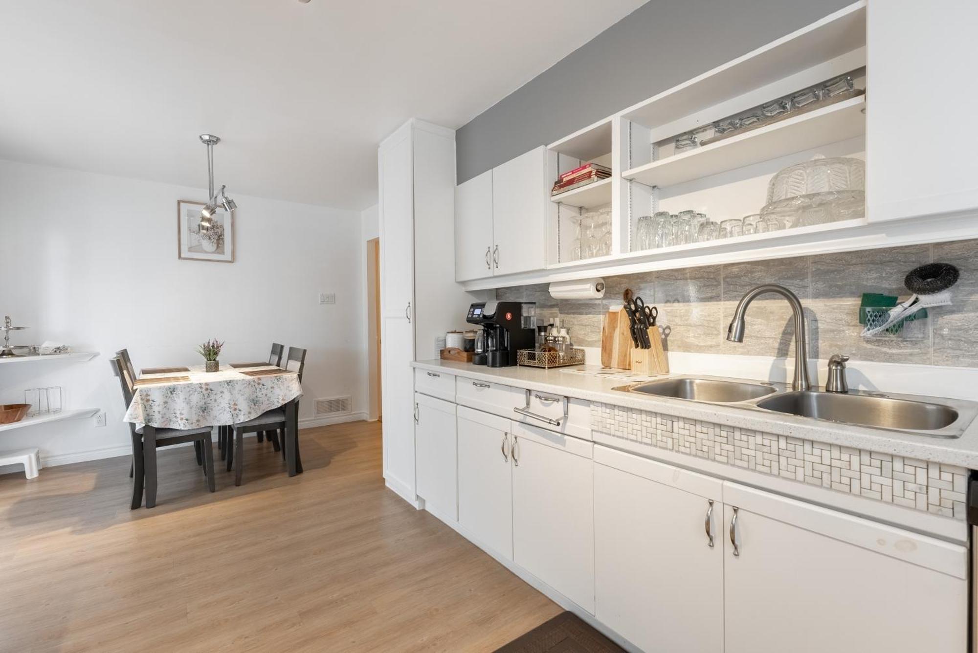 Comfortable Spacious House With Parking Brossard Zewnętrze zdjęcie