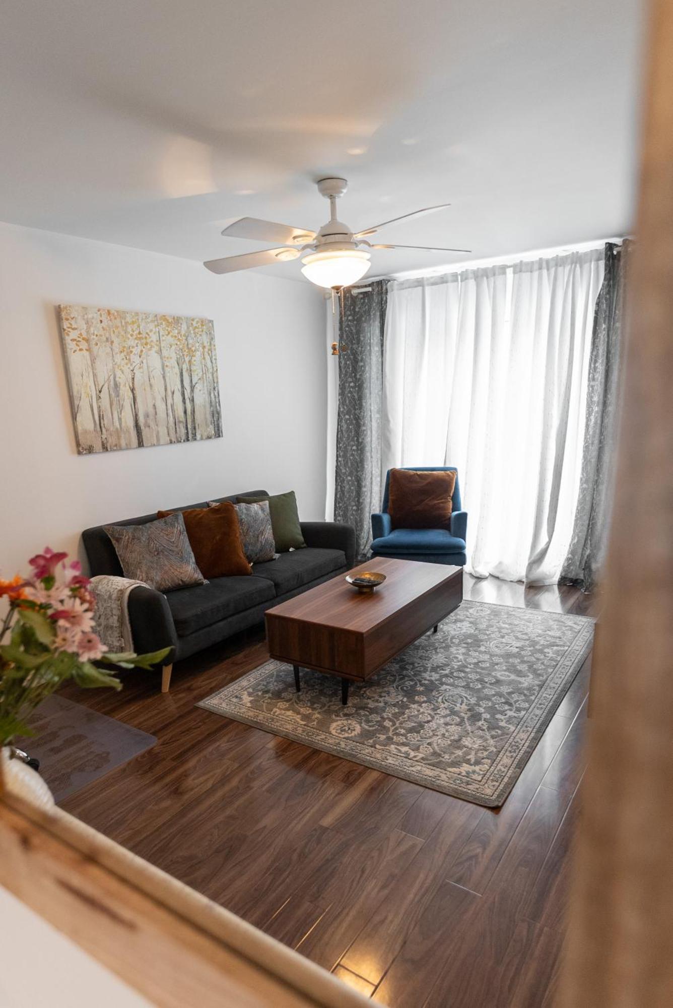 Comfortable Spacious House With Parking Brossard Zewnętrze zdjęcie