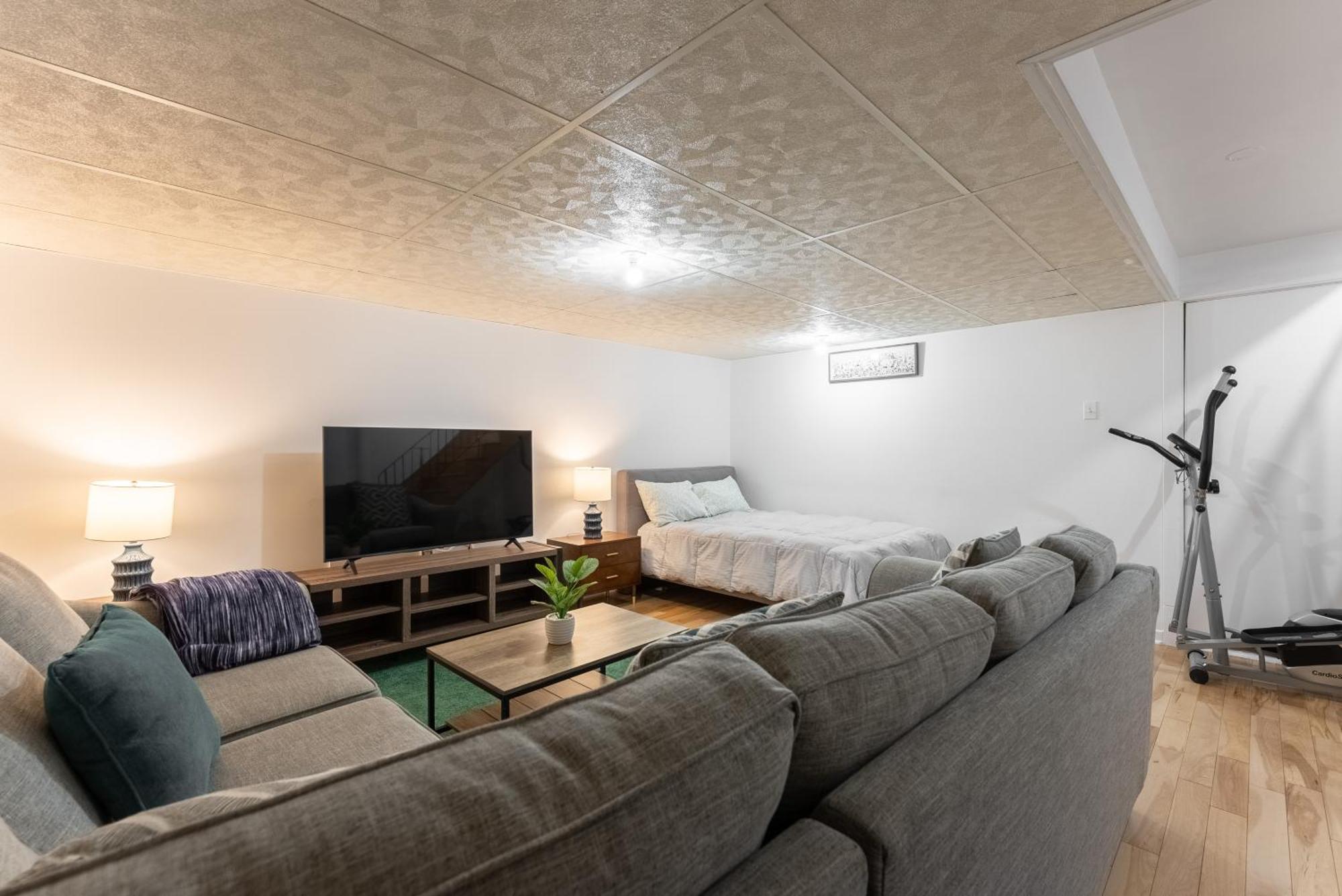 Comfortable Spacious House With Parking Brossard Zewnętrze zdjęcie