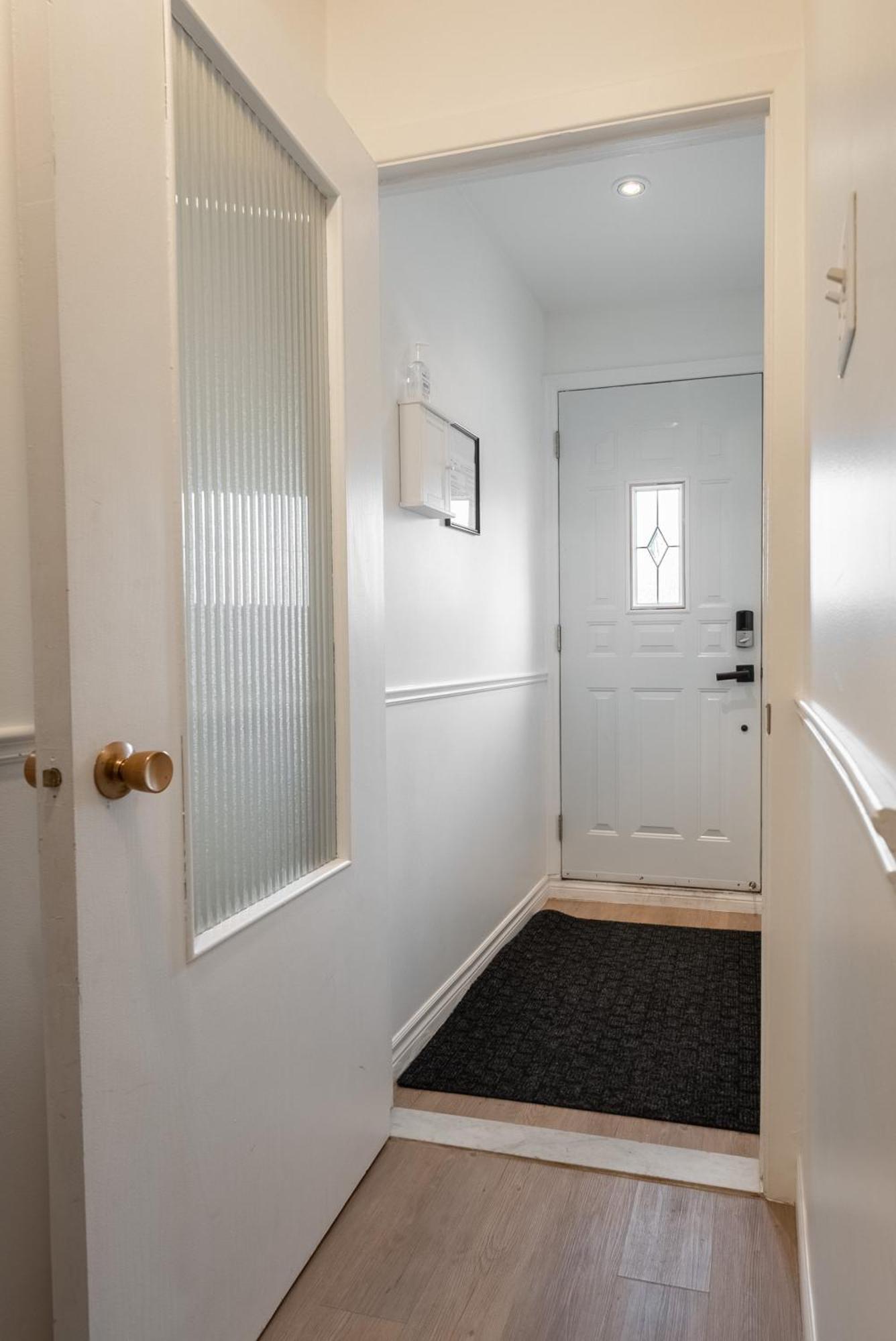 Comfortable Spacious House With Parking Brossard Zewnętrze zdjęcie